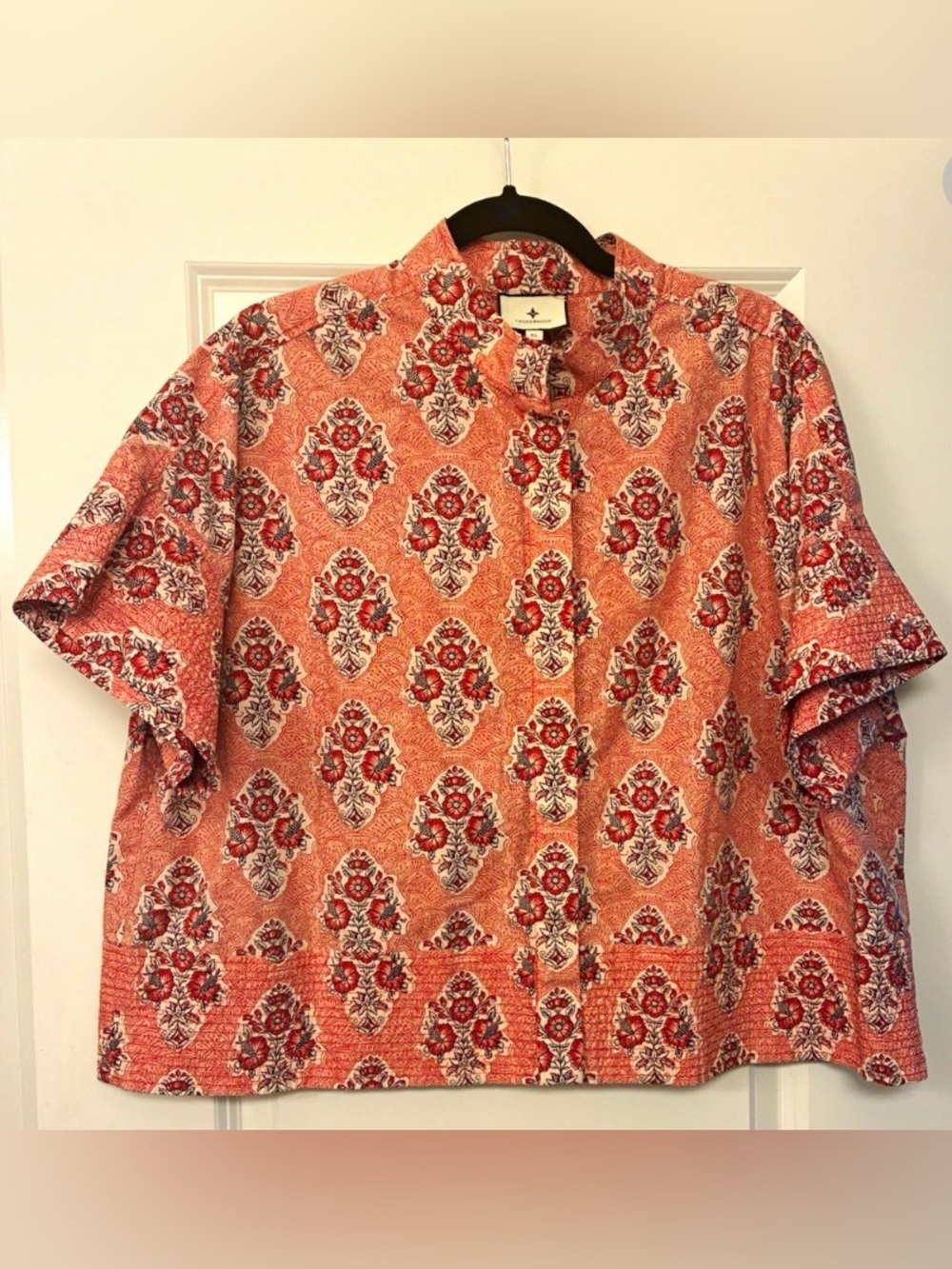 Adorable Tuckernuck Women’s Top Blouse XL button up short sleeves shirt